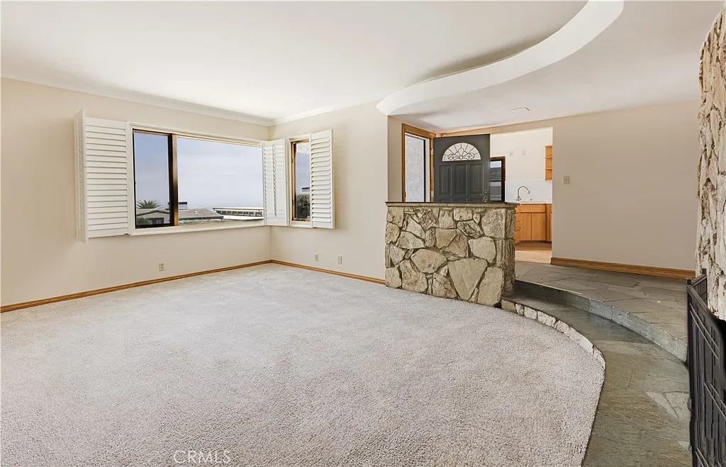 4 bed, 3383 sqft, $6,200 — Photo 4