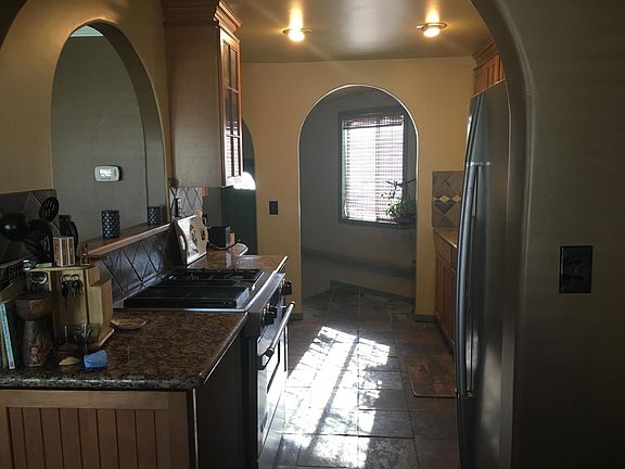 4th image of 825 Brinsey Ave