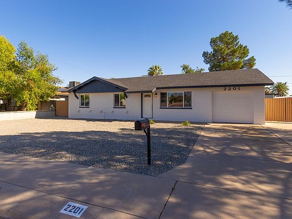 2nd image of 2201 W Meadow Dr