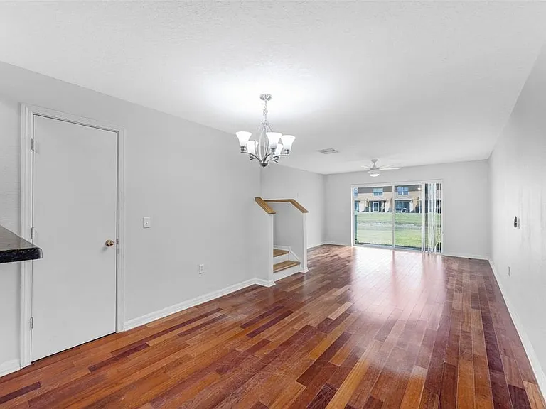 6928 Hawthorne Trace Ln — Photo 16