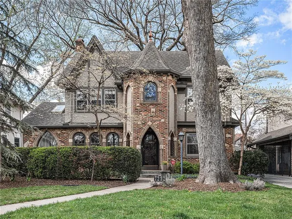7232 Jarboe St, Kansas City, MO 64114