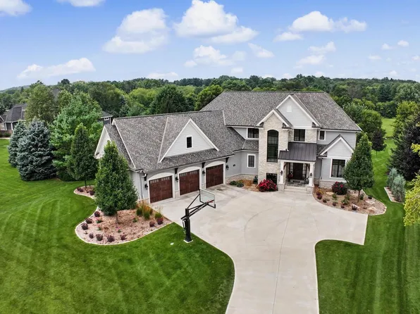 254 Legend Heights COURT, Wales, WI 53183