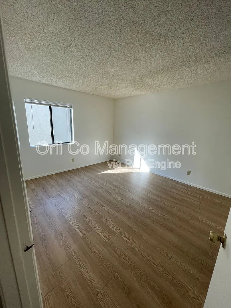 2 bed, 2.0 bath, 843 sqft, $2,450 — Photo 4