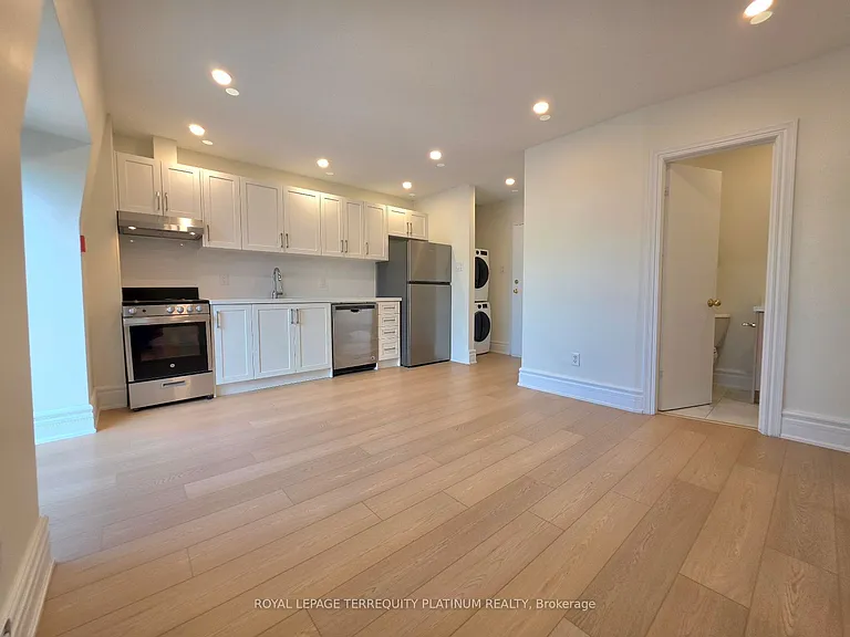 11 Beaconsfield Ave — Photo 10