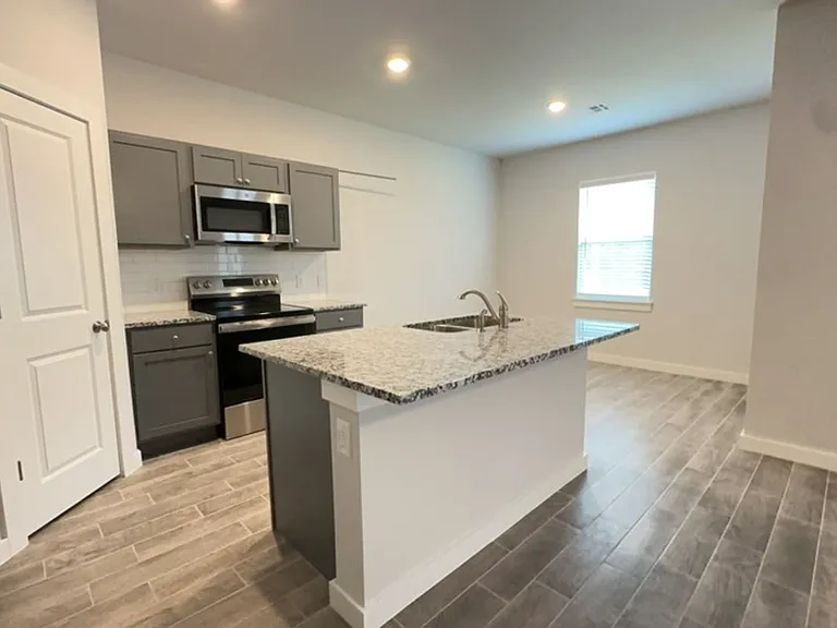 16841 Jigsaw Jct — Photo 2