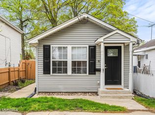 8 Neptune Pl, Middletown, NJ 07748