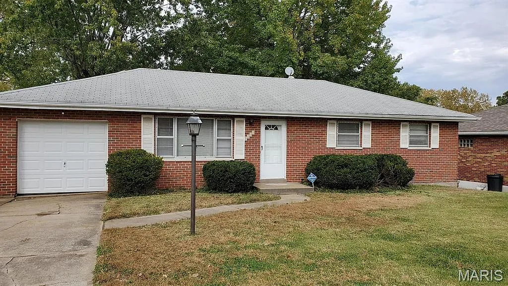 1133 Fain Dr photo 1