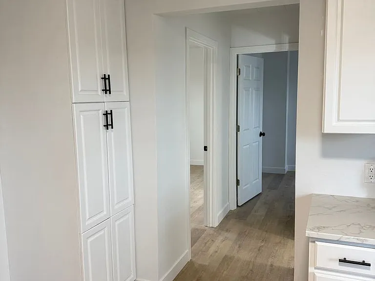 1119 S Main St — Photo 7