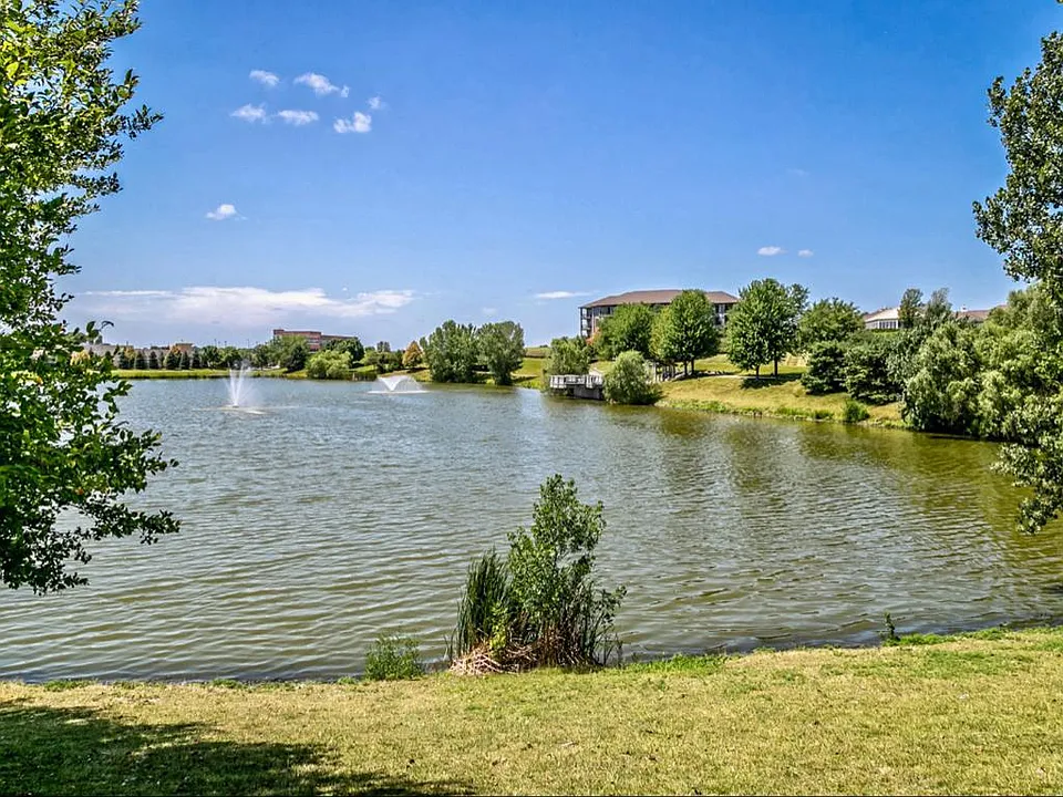 Lakeside Hills