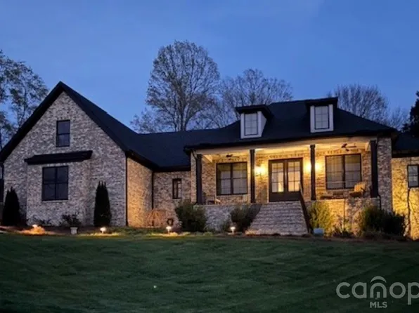 302 Forest Bay Ct, Belmont, NC 28012