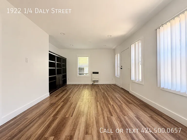 1922 1/4 Daly St — Photo 1