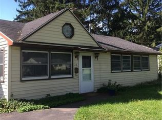 26 Devonshire Rd, North Syracuse, NY 13212