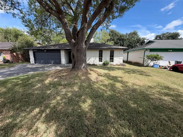 16631 Blackhawk Blvd, Friendswood, TX 77546