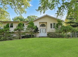 62 Tennyson Dr, Nanuet, NY 10954