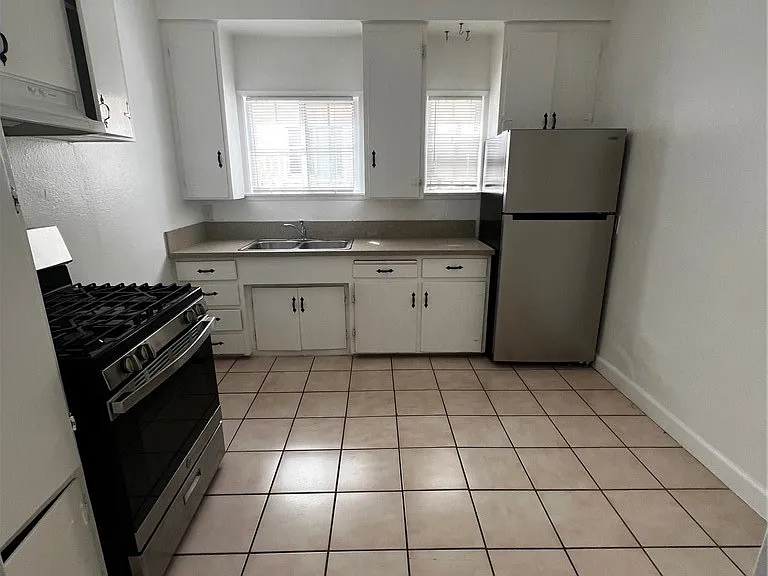 1487 Henderson Ave — Photo 9
