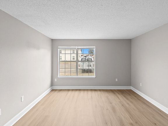 4th image of 460 W Cobb St #2accffbe6