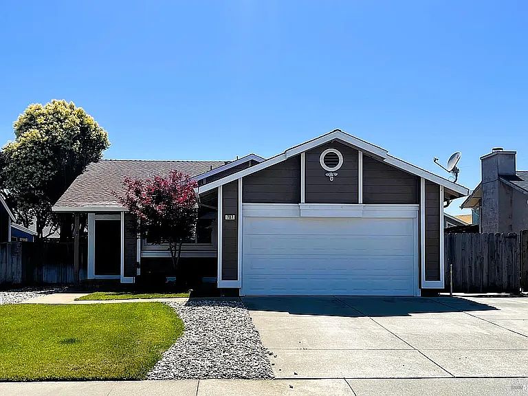 1st image of 767 Vintage Ave