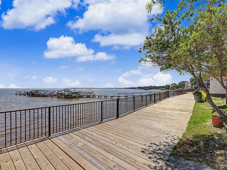 42 Baybridge Dr — Photo 35