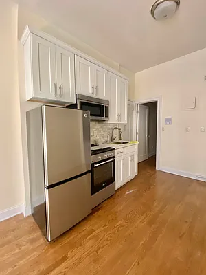 Rented by Waverly Realty Associates | media 2