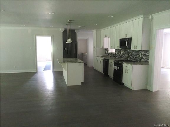 3rd image of 32 Lake Forest Hls