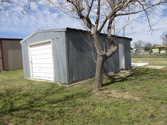 3rd image of 1030 E 19th St