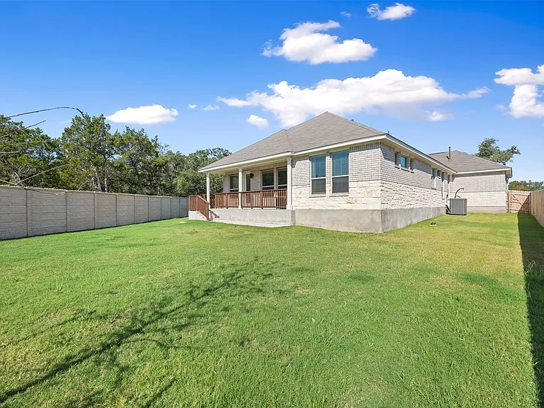 686 Treadwell Ln — Photo 36