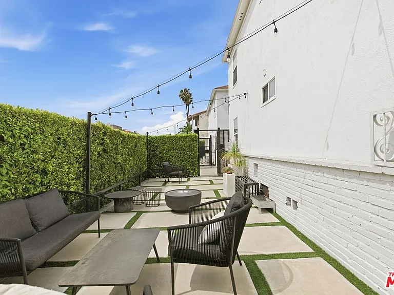 8613 1/4 W Olympic Blvd — Photo 15