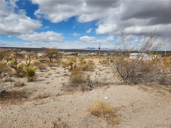 30335 Hall Ln, Meadview, AZ 86444