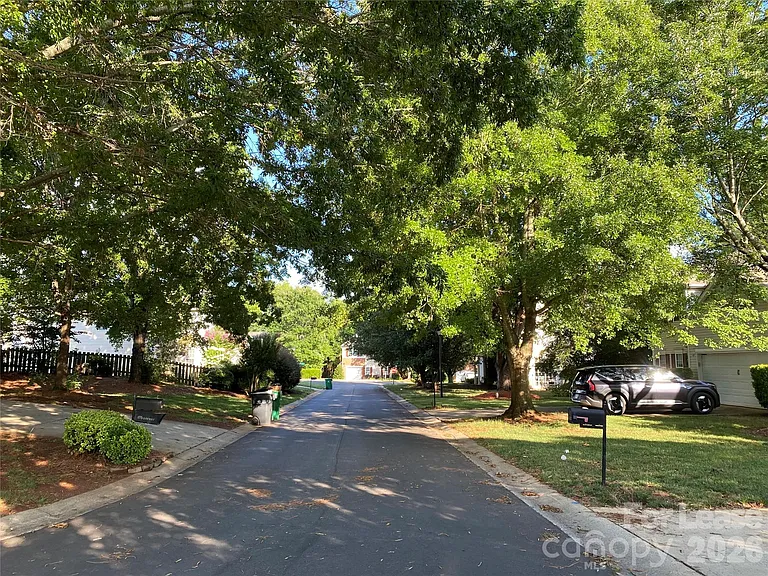 9513 Wilson Hall Dr — Photo 34