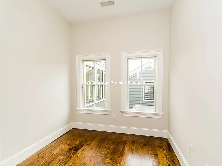 122 Columbia St #3 — Photo 8