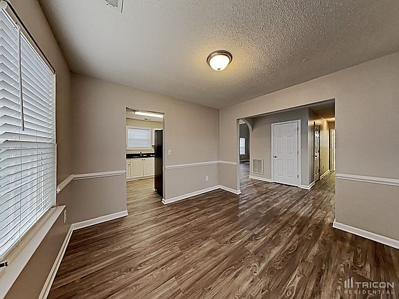5th image of 221 Stapleford Park Dr