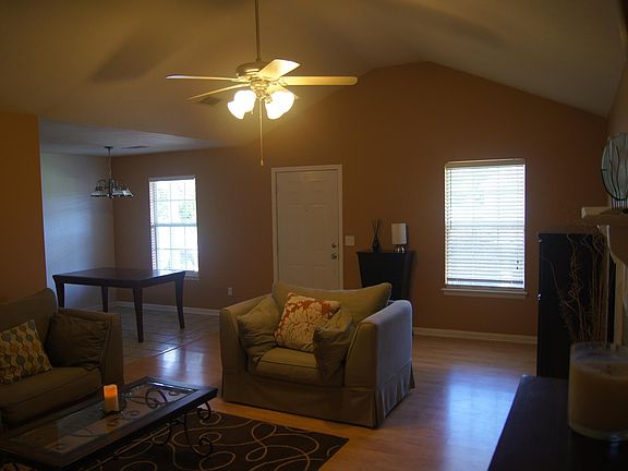 Living room; breakfast area