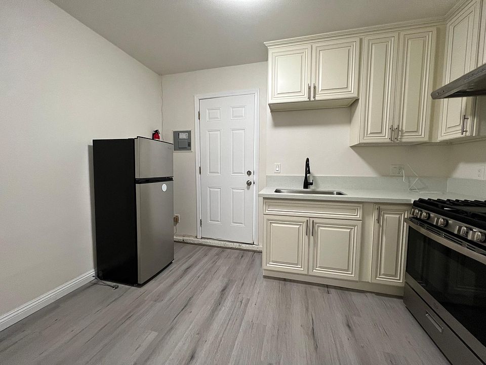 1st image of 16622 Gumbiner Dr