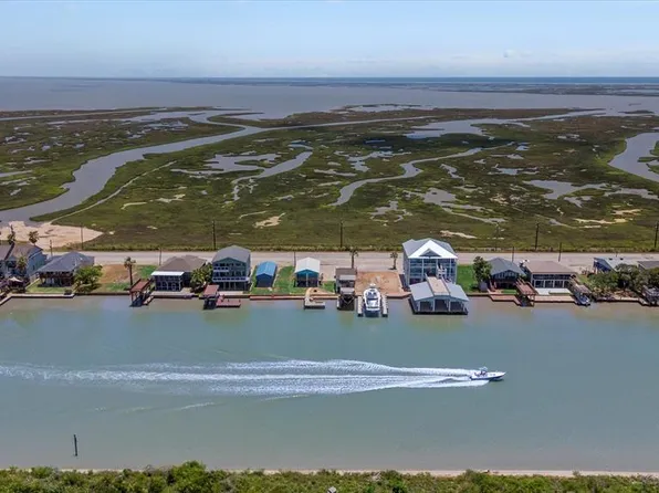 3712 Fm 2031, Matagorda, TX 77457