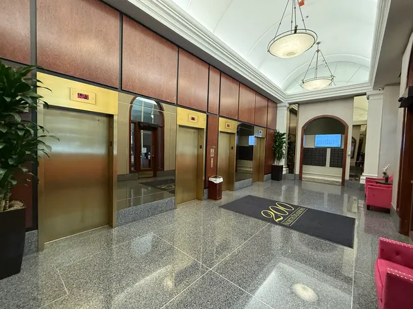200 N Dearborn St, Chicago, IL