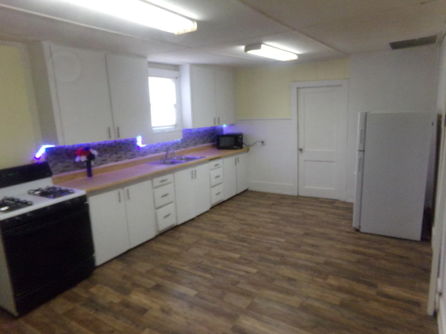 3 bed, 880 sqft, $1,150 — Photo 2