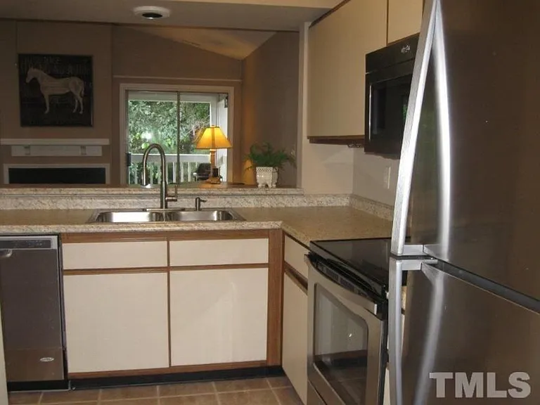 6111 Sunpointe Dr #201 — Photo 11