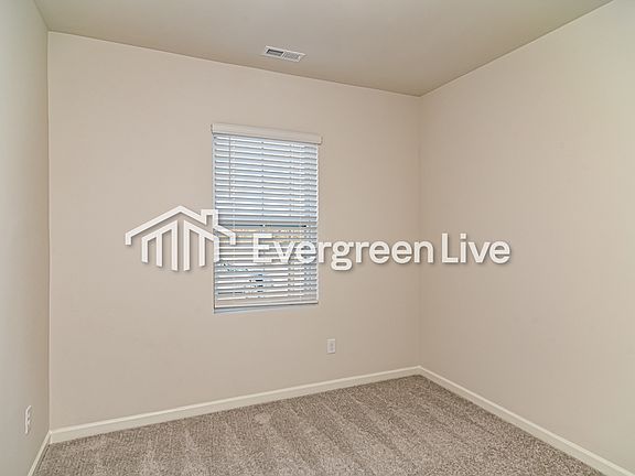 4th image of 662 Shoemaker Ln