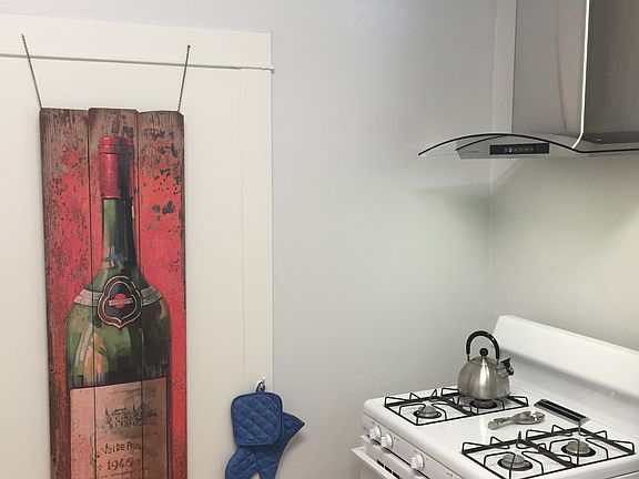 Gas oven/range and vent hood