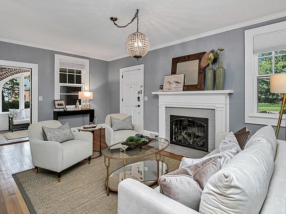 5th image of 131 Woodrow St