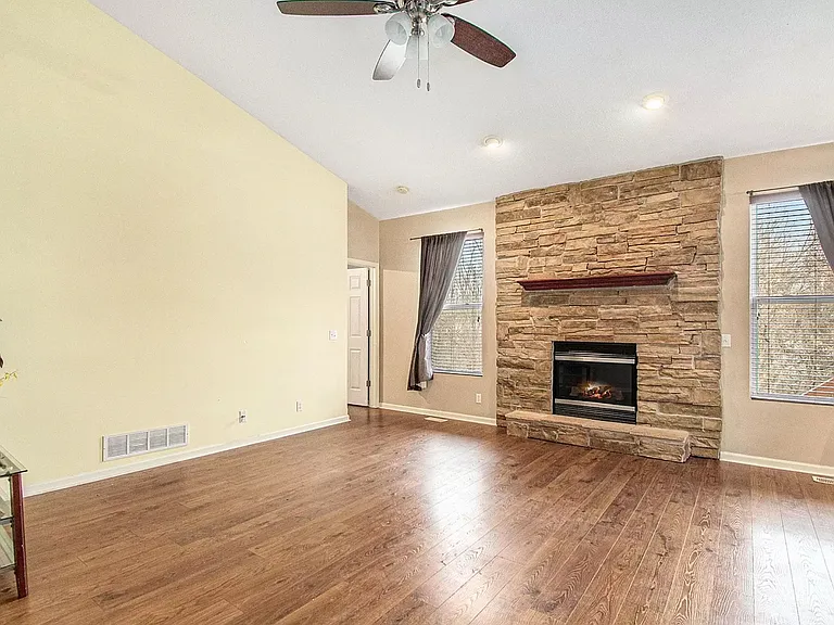 4722 S 194th Ave — Photo 7