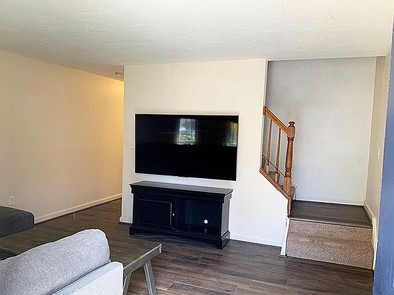 3rd image of 300 Falmouth Rd APT 12C