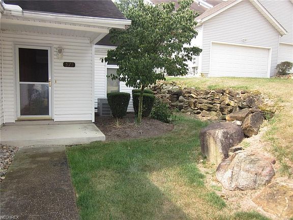 3rd image of 571 Hilltop Terrace Dr