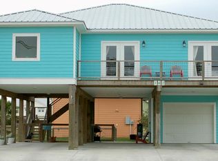 162 Kingfisher St, Port O Connor, TX 77982