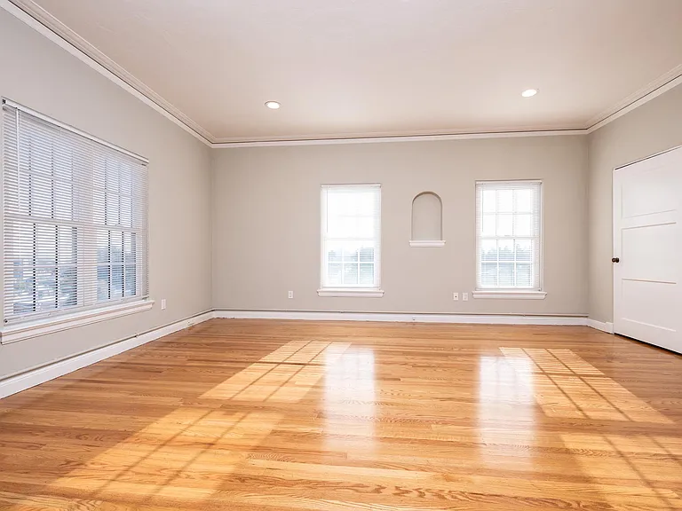 425 Williams Pl #9 — Photo 1