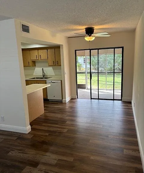 4245 Oak Terrace Dr — Photo 3