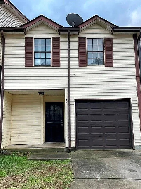 3 bed, 2.5 bath, 1466 sqft, $1,700 — Photo 1