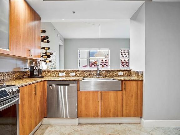 5th image of 2633 14th Ave Unit 304