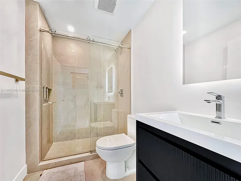 6700 Indian Creek Dr #Penthouse 2 — Photo 21
