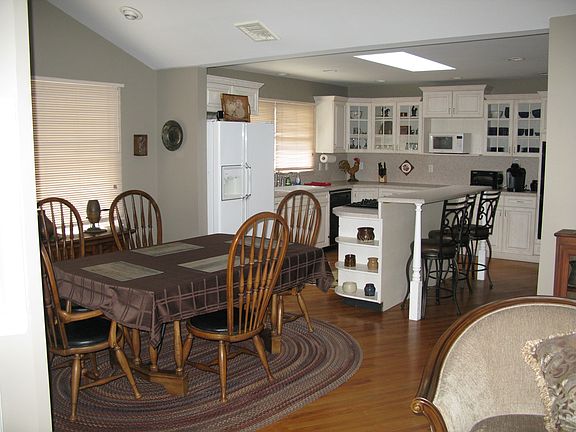 Kitchen & Dinning Area